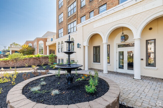 Foto del edificio - Mayflower Apartments