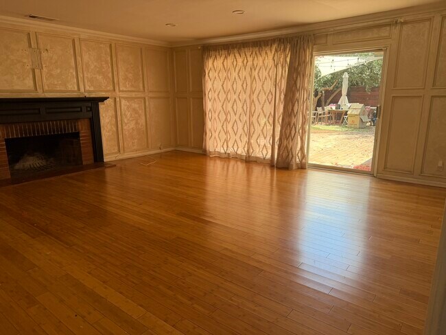 Foto del edificio - 15104 Runnymede St