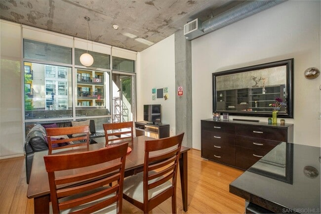Building Photo - 1025 Island Ave