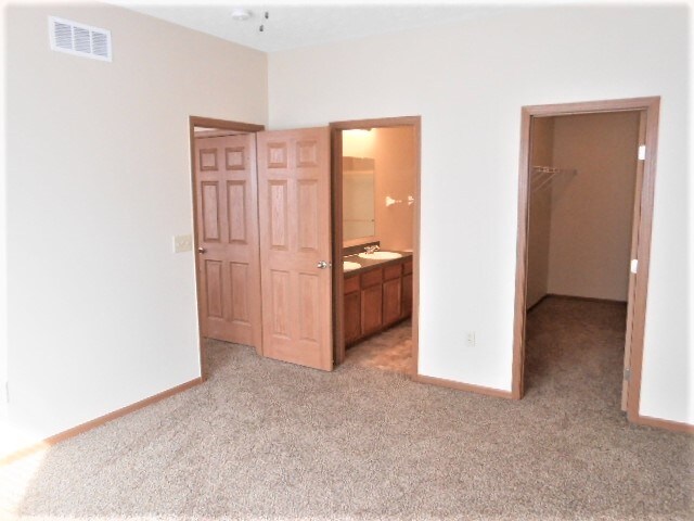 Building Photo - 1017 Sun Ridge St