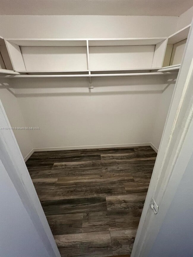 Foto del edificio - 1680 NE 191st St