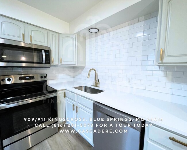 Building Photo - 911 SW Kingscross Rd