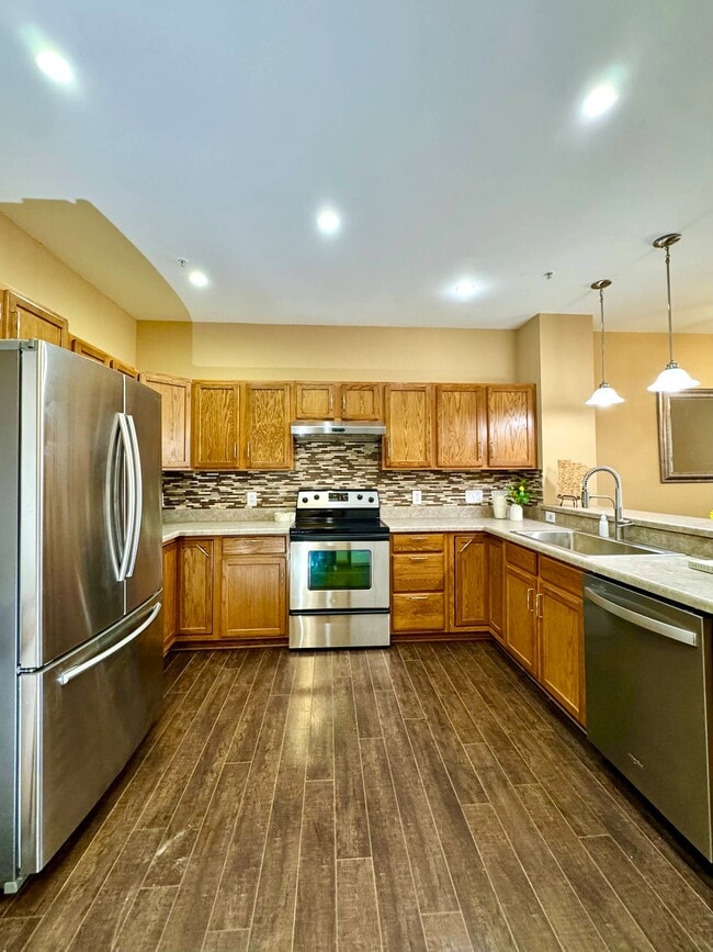 Building Photo - 6819 Narcissus Ln N