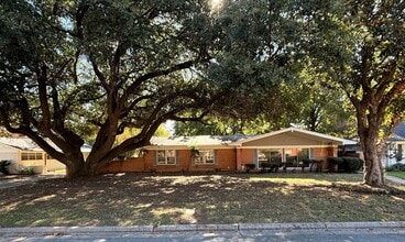 Building Photo - 2627 Bretton Rd