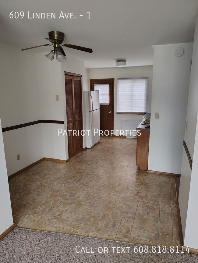 Foto del edificio - 2 Bedroom/ 1 Bathroom in Hartford, WI