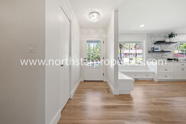 Foto del edificio - Remodeled Midcentury in Lake Oswego