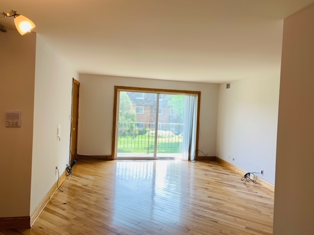 Building Photo - 9371 Bay Colony Dr
