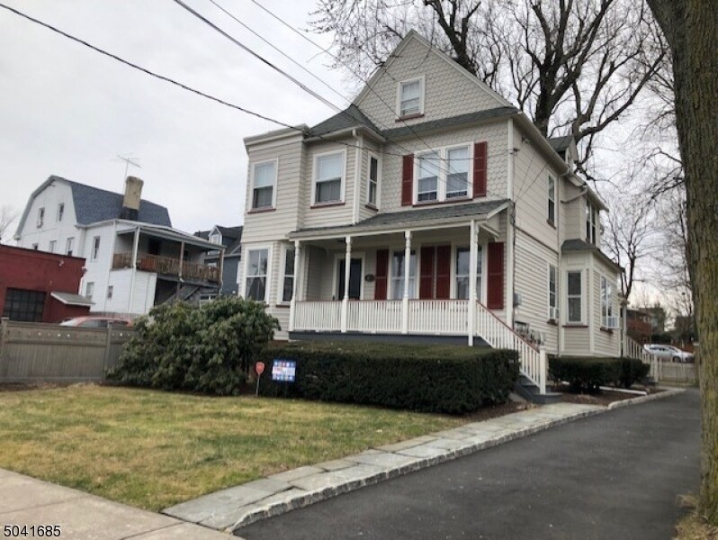 Primary Photo - 67 Greenwood Ave