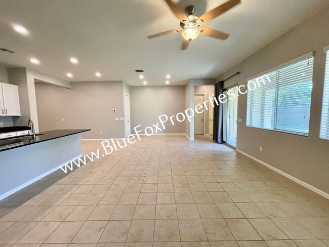 Building Photo - 11067 W Fountain View Dr