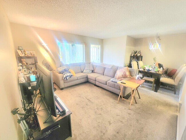 Foto del edificio - 310 Knotty Pine Cir