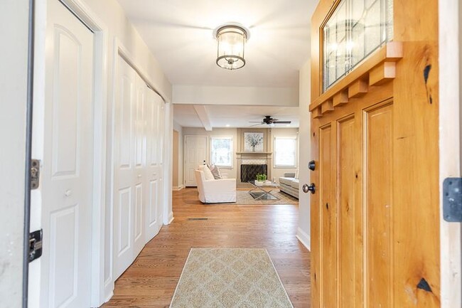 Building Photo - 540 Chateaugay Ln NE