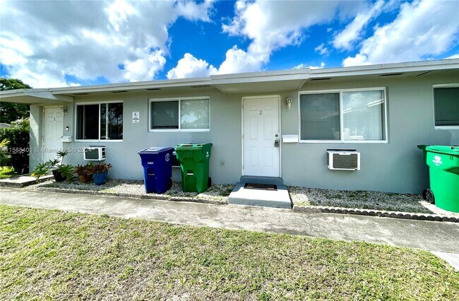 Building Photo - 7561 Venetian St