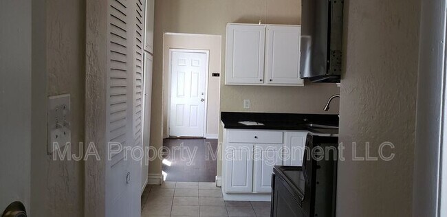 Foto del edificio - 1041 S 200 W