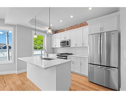 Primary Photo - 2-4 Mt Vernon St
