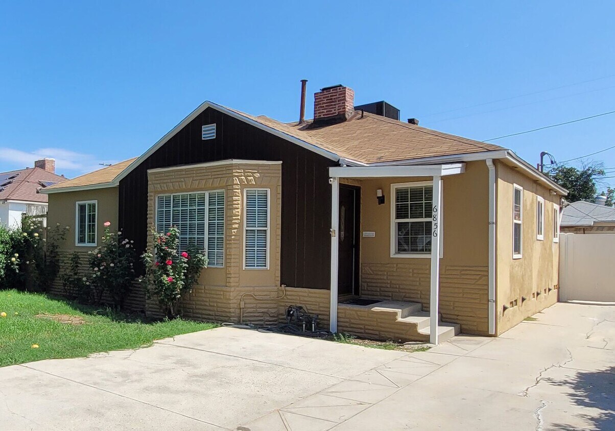 6856 Etiwanda Ave, Los Angeles, CA 91335 House Rental in Los Angeles