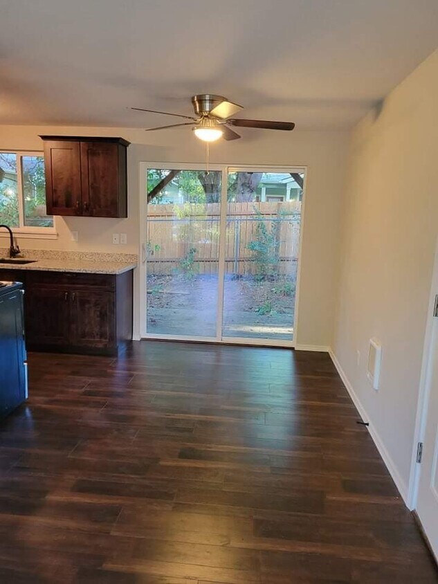 Foto principal - 1071 SE Kane Dr
