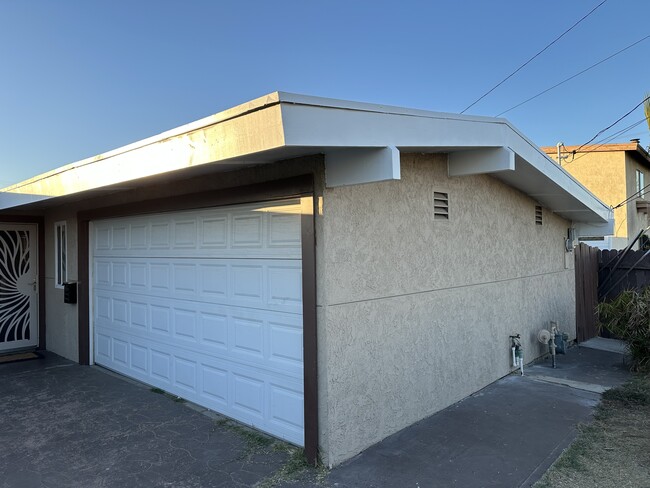 Building Photo - 514 Doolittle Ave