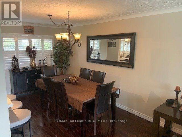 Building Photo - 122 Wyndcliff Crescent