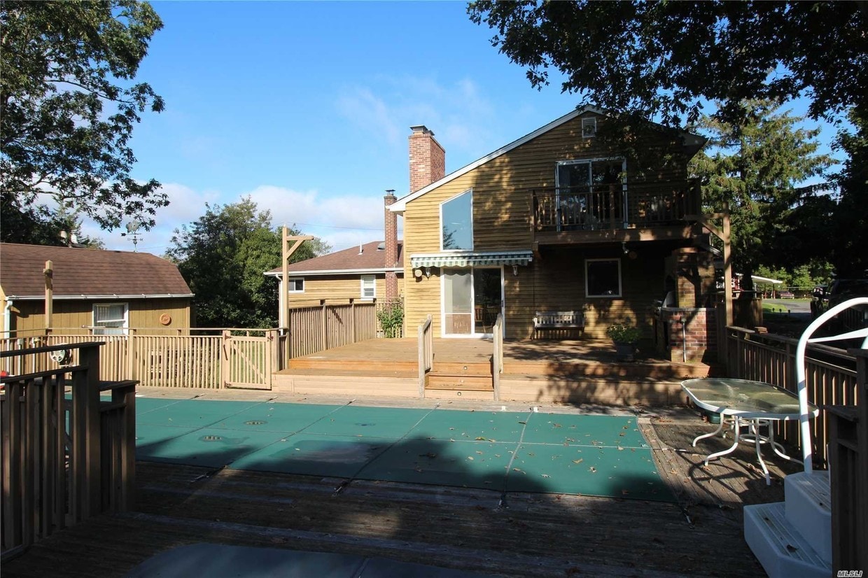 Building Photo - 8 Lincoln Rd