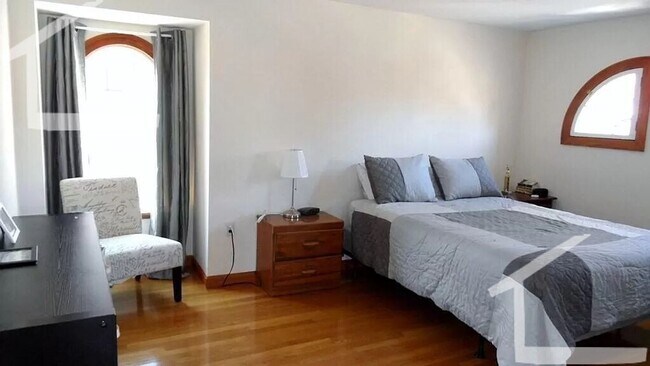 Foto del edificio - Charming Brookline Home