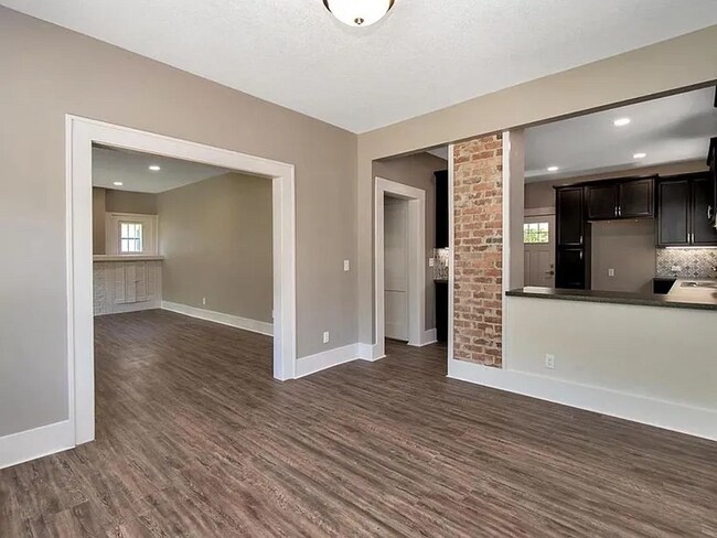 Foto del edificio - 3437 Country Club Pl