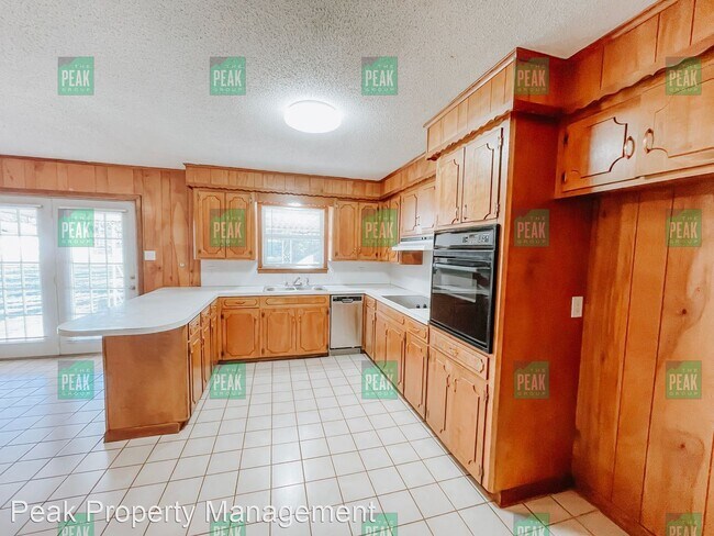 Building Photo - 3 br, 1 bath House - 202 Starlite Dr