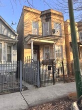 Building Photo - 2927 N Sacramento Ave