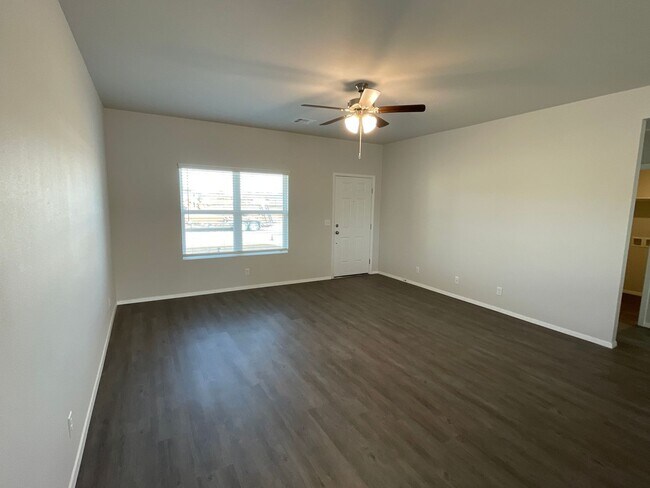 Foto del edificio - *Valentine's Day Special* BRAND NEW Three ...