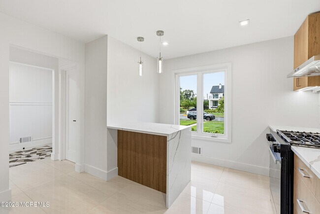 Building Photo - 108 Neptune Ave