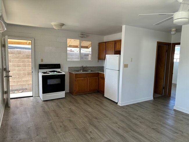 Kitchen - 200 Lono Ave