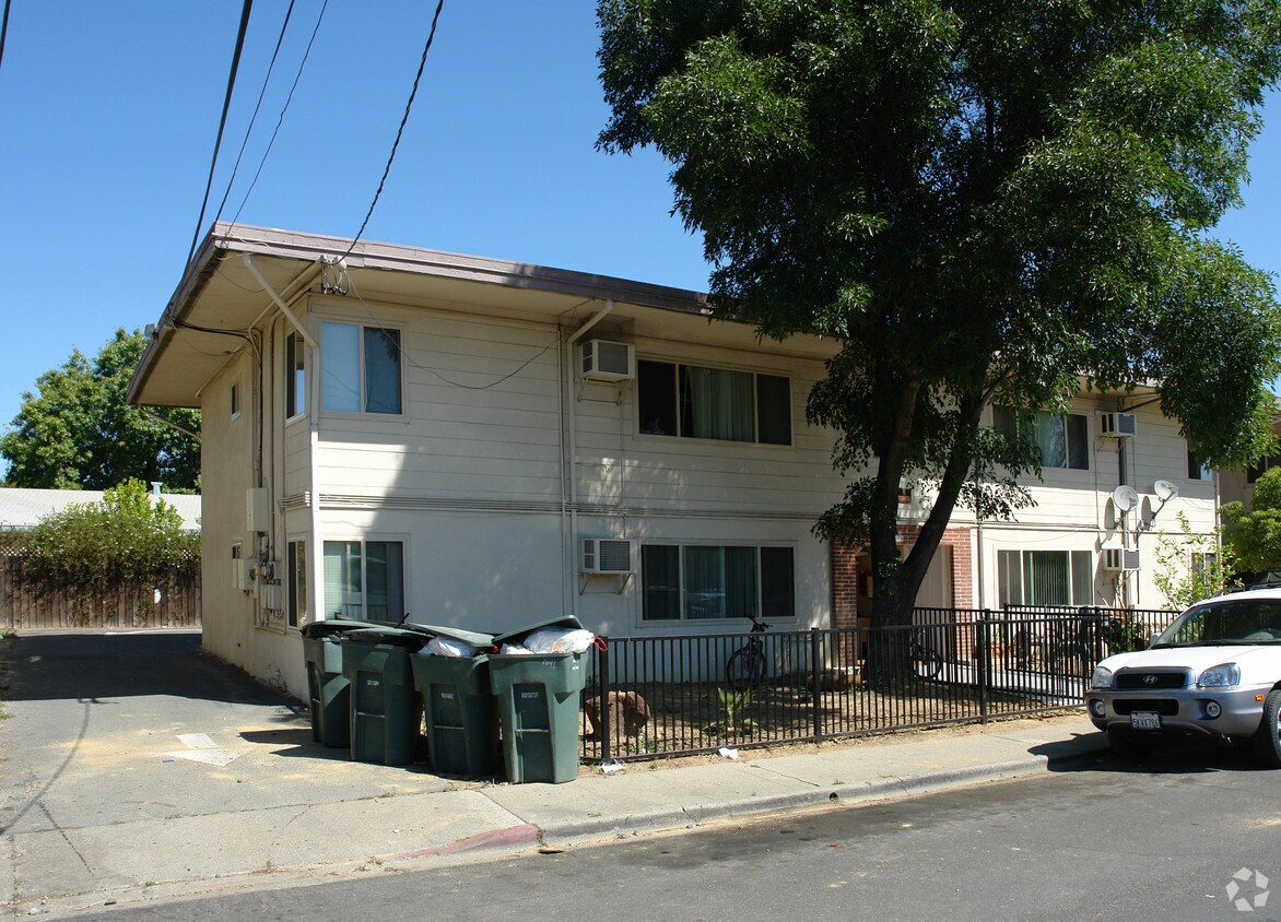 Building Photo - 1681 Haller Ct