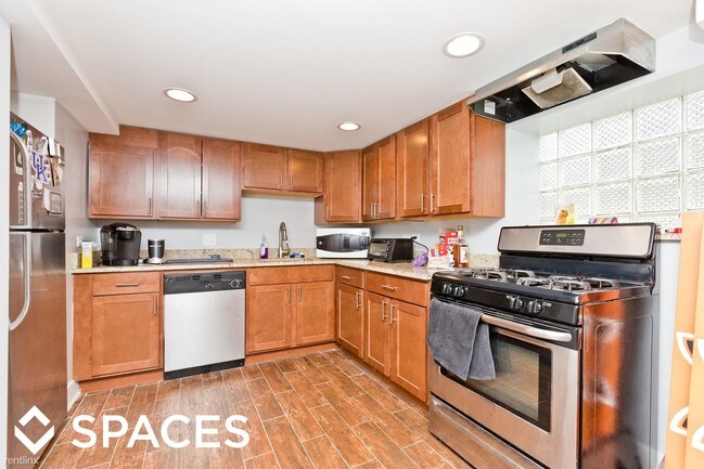 Building Photo - 1 br, 1 bath Apartment - 1743 West Addison #G