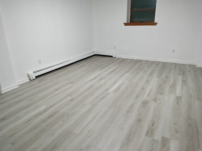 Building Photo - 107 Martha Ave