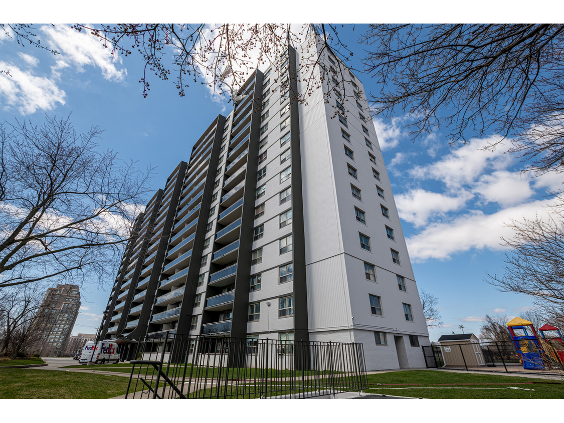 Eglinton Residences Apartments 3434 Eglinton Ave E Toronto, ON