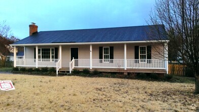Building Photo - 7111 Foxlair Dr