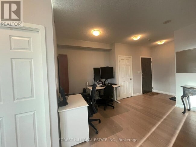 Building Photo - 33 Bay St.