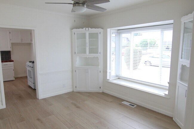 Building Photo - 5600 Edgemar Ave