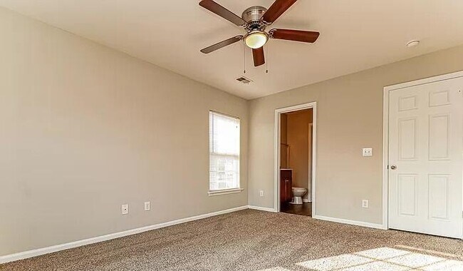 Building Photo - 399 Lakewind Dr