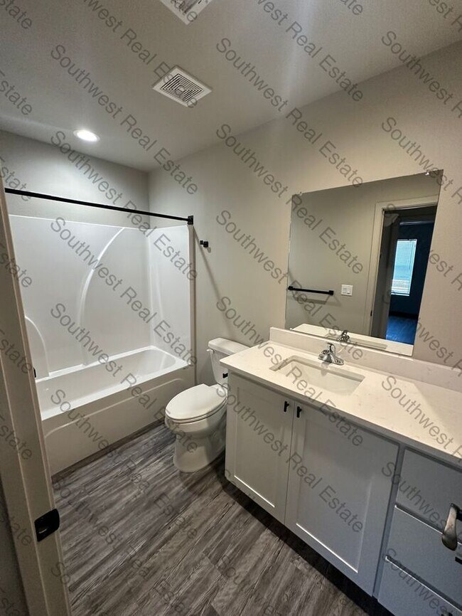 Foto del edificio - Brand New 2 bedroom 2 bath apartment