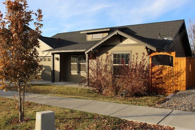 Building Photo - Single-Story Living! 3 BR - 2 BA with open...