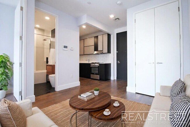 Foto del edificio - Luxury 2 BR in Bushwick with Roof Deck!