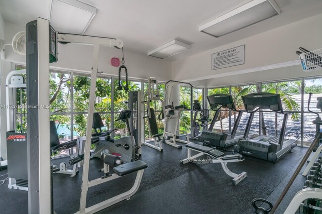 Foto del edificio - 720 NE 69th St