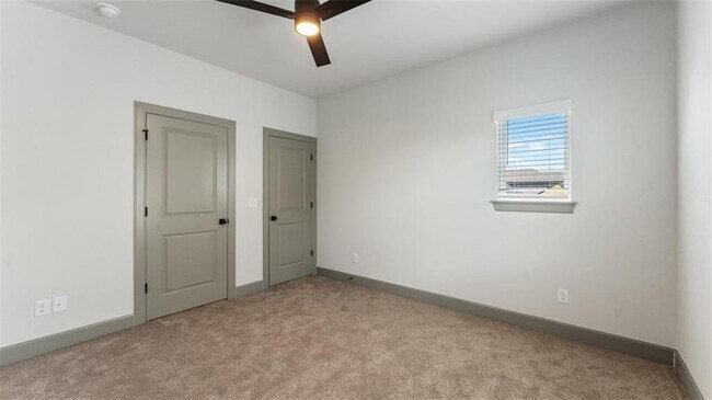 Building Photo - 1221 Mammoth St