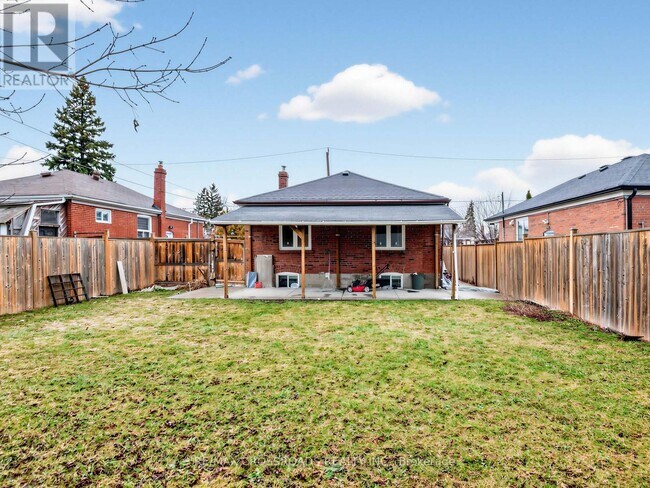 Building Photo - 17 Strode Dr