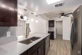 Building Photo - 302 W Kristal Way