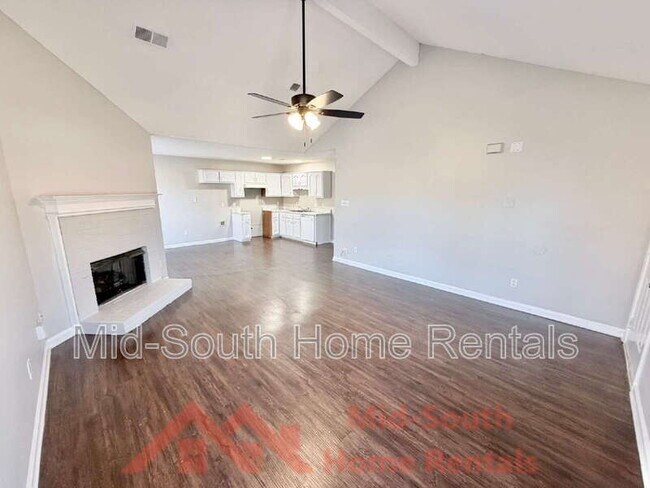 Foto del edificio - 4450 Longtree Cove