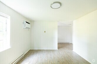 Building Photo - 409 Lily St