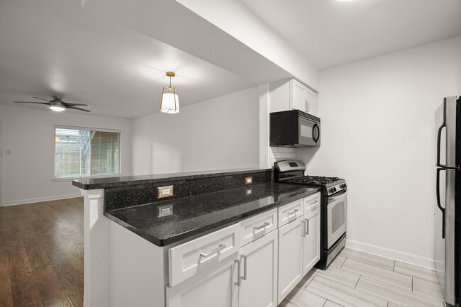 Building Photo - 2020 S Congress Ave