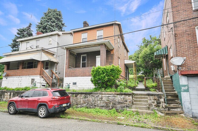 Building Photo - 2 Bed 1 Bath House for Rent Featuring New ...