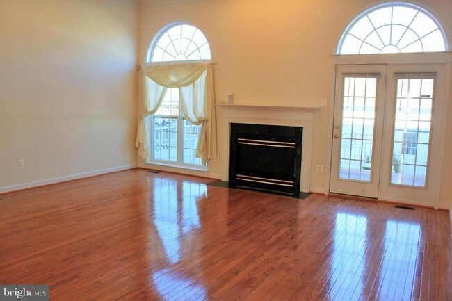 Foto del edificio - 3722 Singleton Terrace